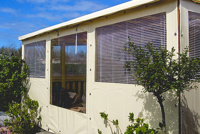 Bâche sur mesure pour terrasse de mobil home